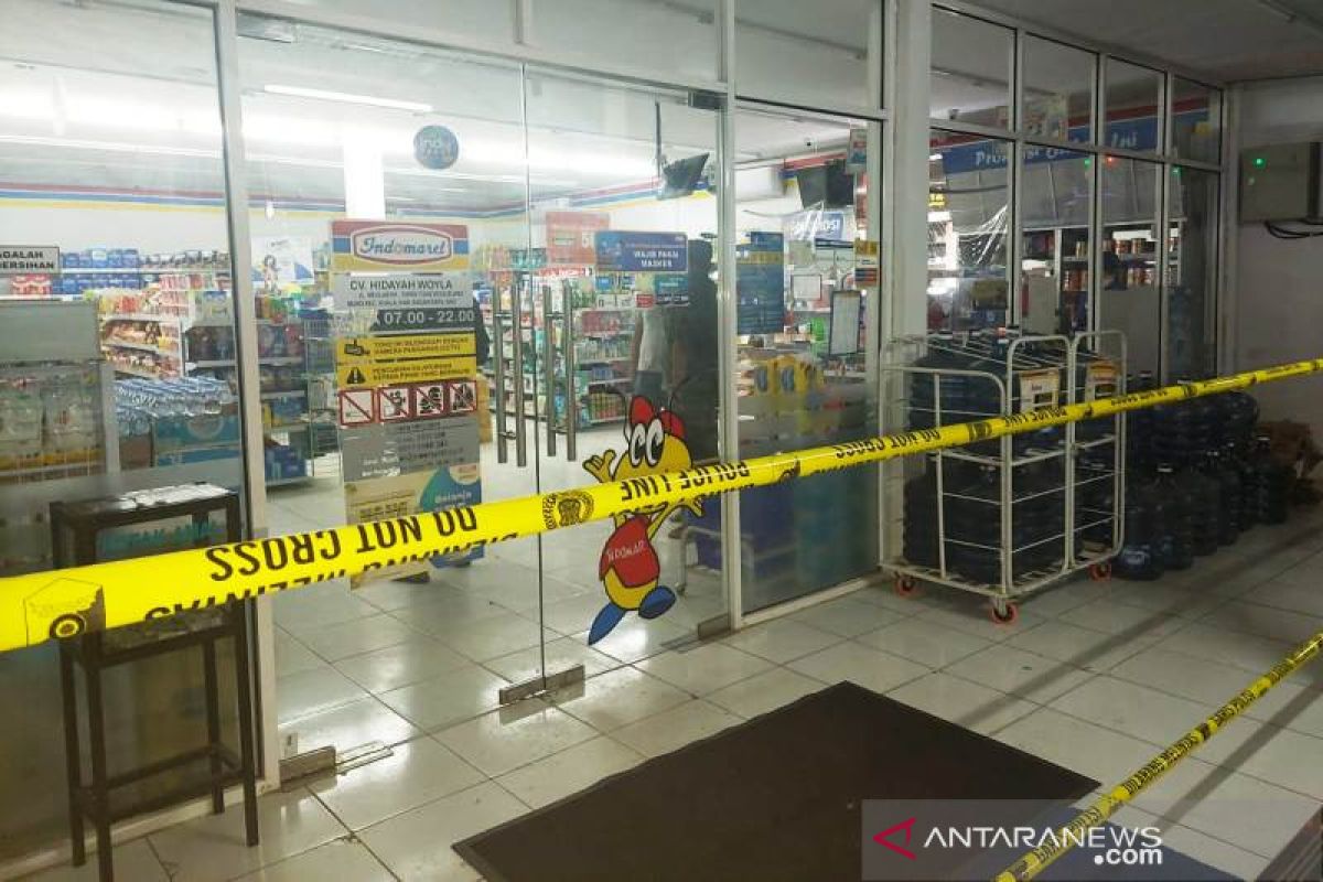 Polisi segel Indomaret di Blang Muko Nagan Raya setelah seorang pekerja tewas