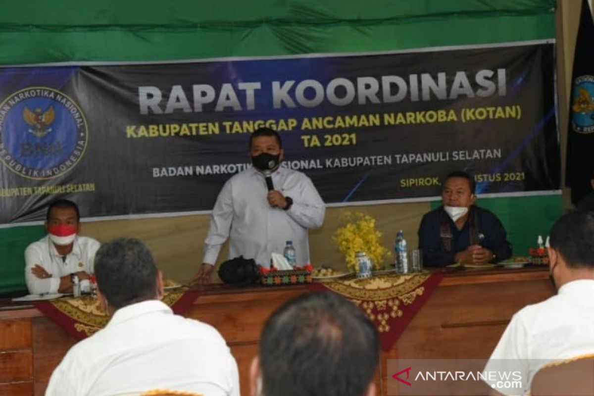 Bupati Tapsel ajak masyarakatnya hidup sehat dan sadar tanpa narkoba