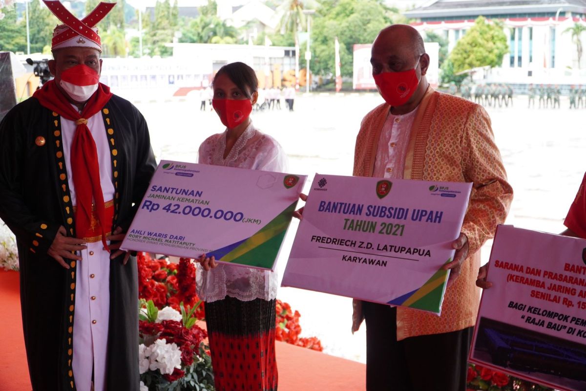 BPJAMSOSTEK Maluku serahkan santunan kematian, kepedulian sosial