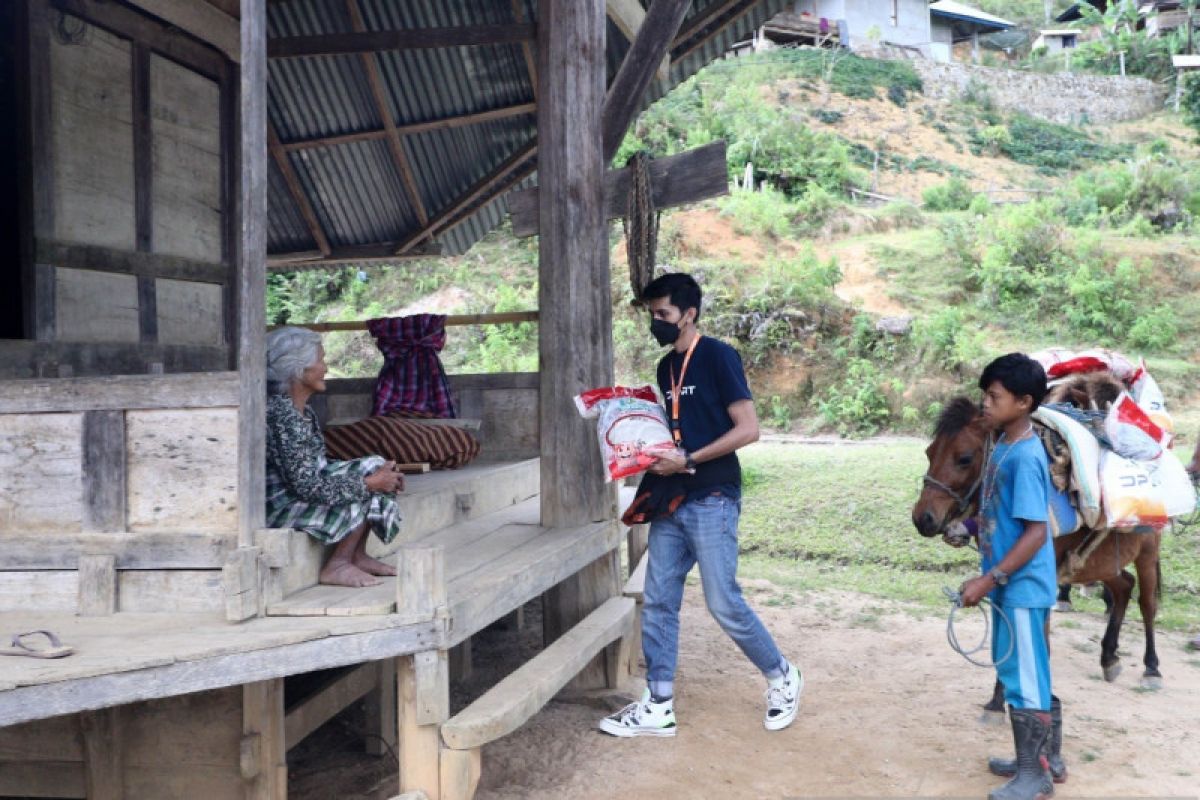 DNR Logistics salurkan bantuan PPKM Perum Bulog di Toraja