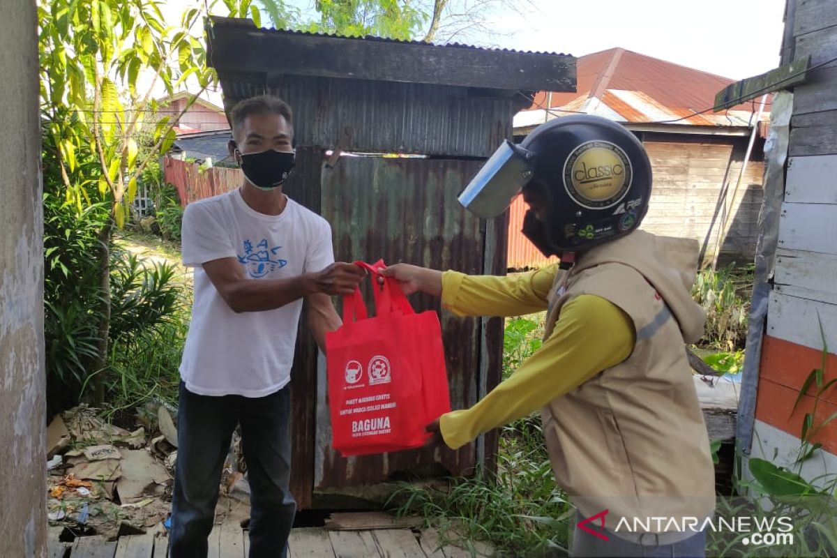 PDI-P bagikan makanan dan obat-obatan untuk warga isoman