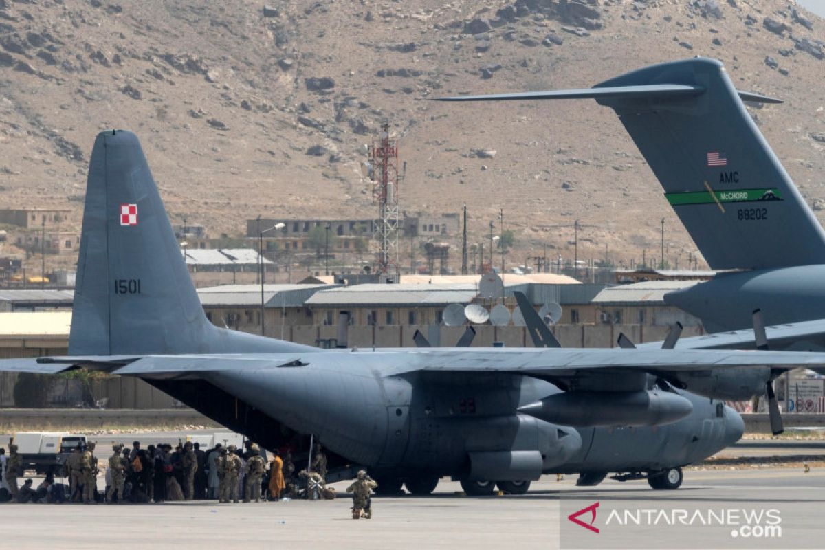 Pemain Timnas Afghanistan tewas jatuh dari pesawat AS di Kabul