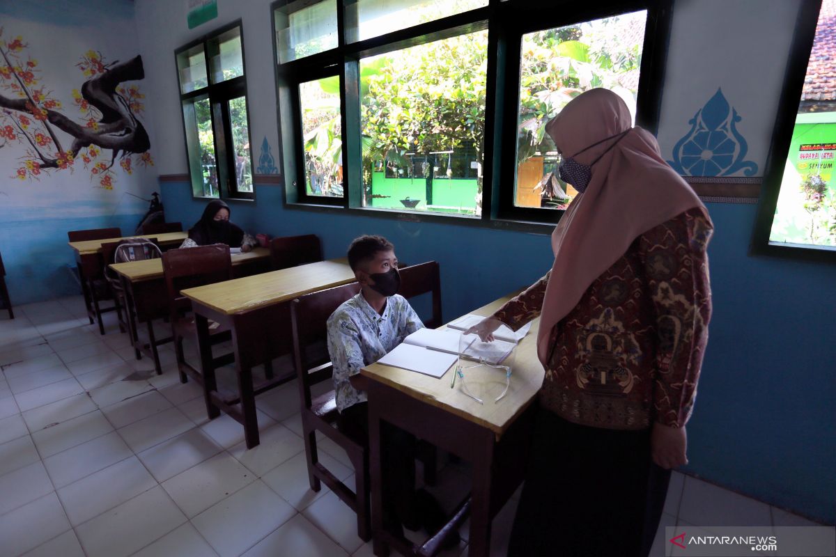 SMA/SMK di daerah PPKM Level 1-3 Jawa Timur boleh gelar PTM terbatas