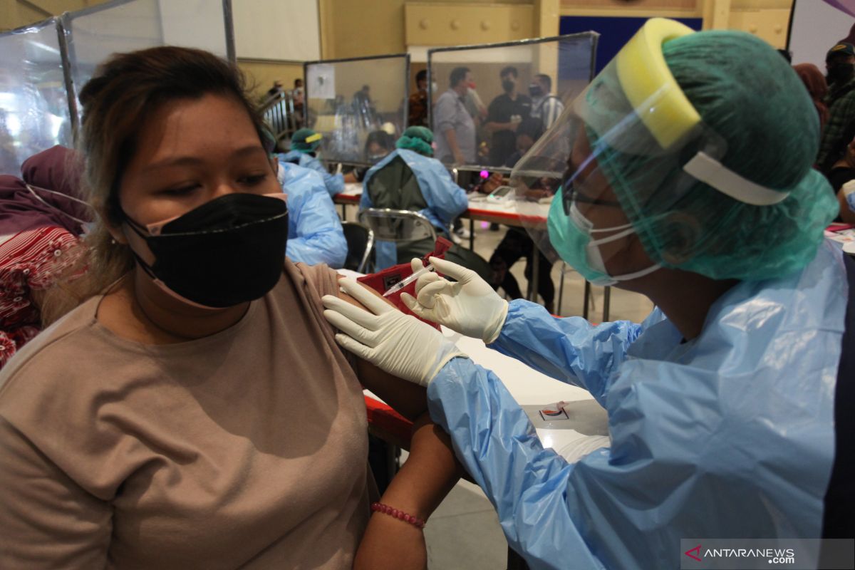 Vaksinasi ibu hamil di Surabaya dipusatkan di Kampus C Unair
