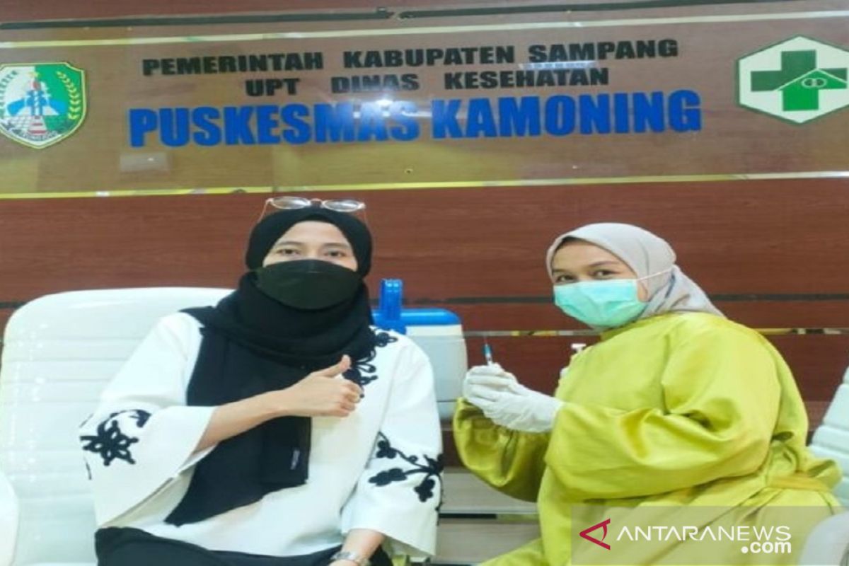 Sebanyak 2.300 tenaga kesehatan di Sampang terima suntikan vaksin dosis ketiga