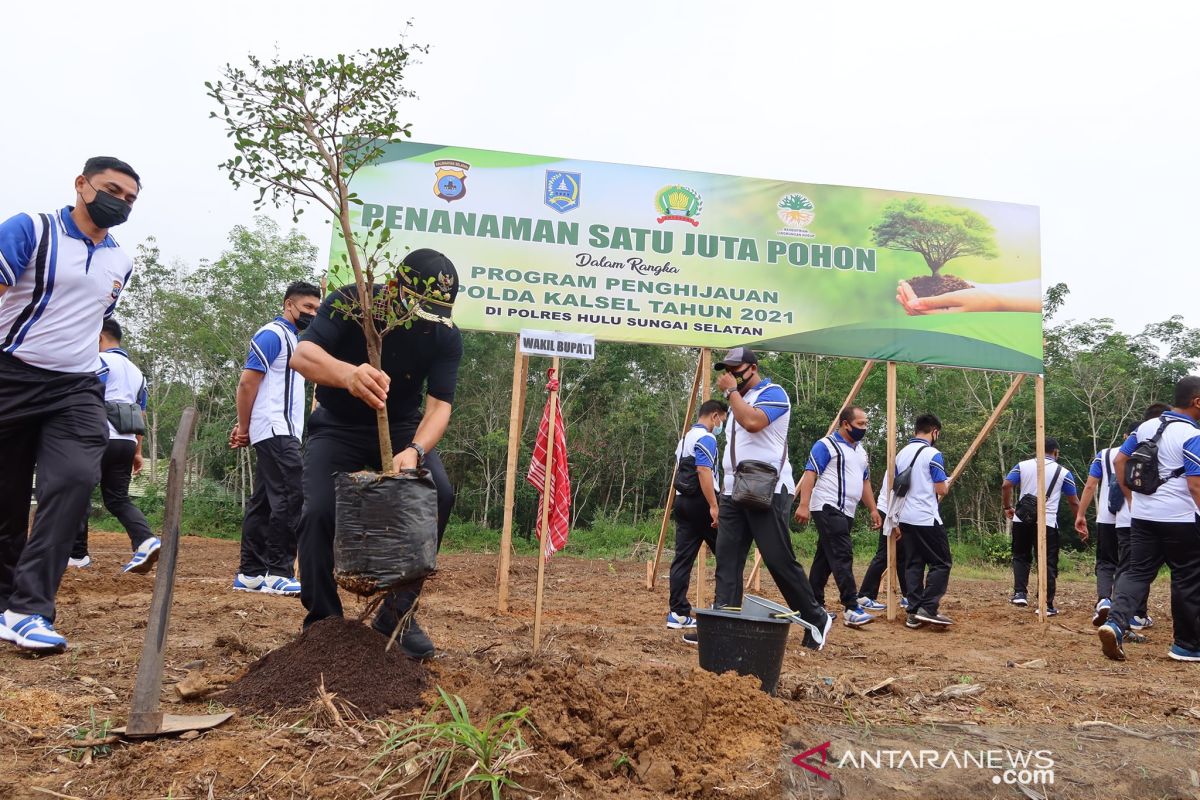 HSS's Police, TNI, govt plant a million trees