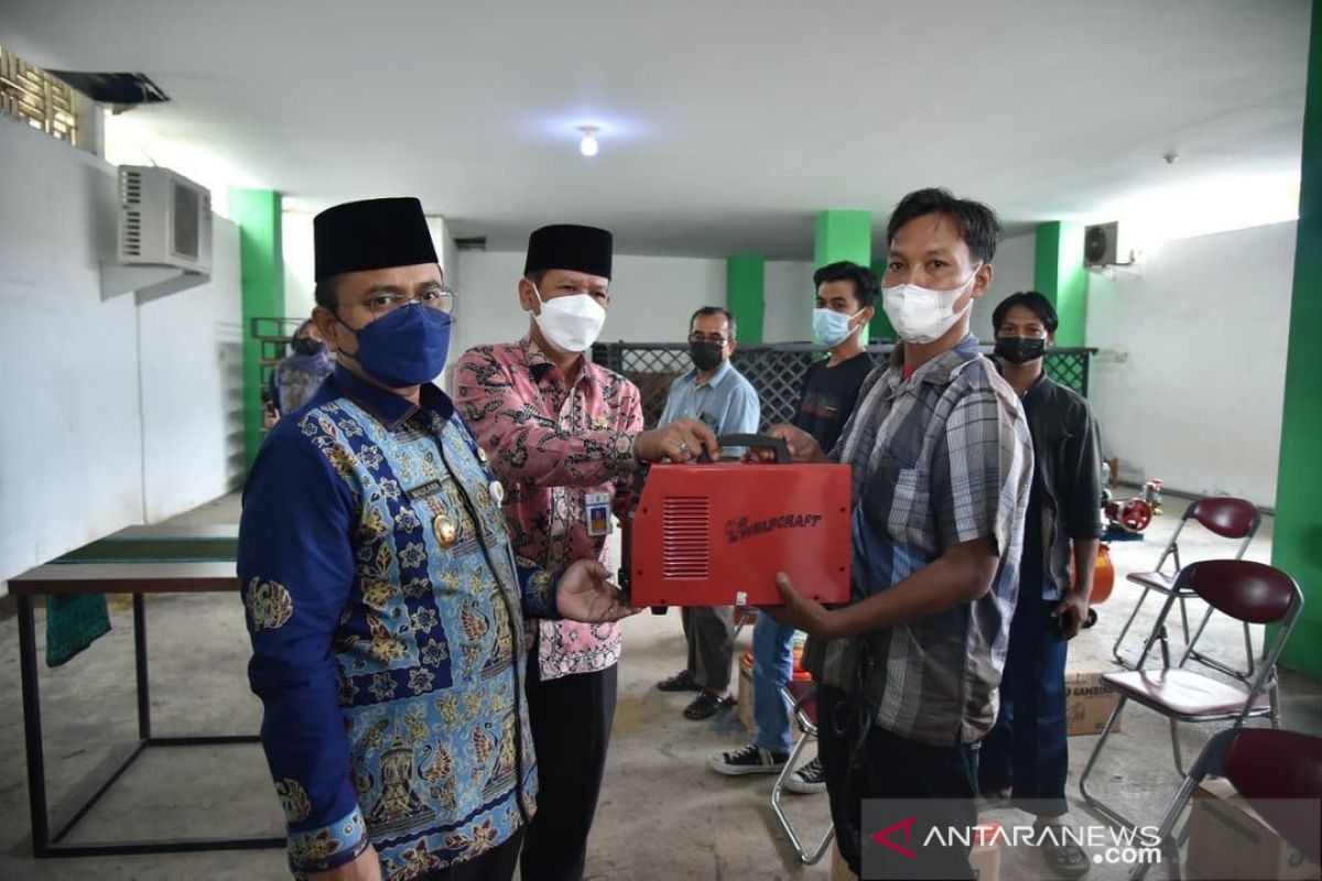 Pemkot Jambi bantu UMKM alat bengkel dan mesin las listrik