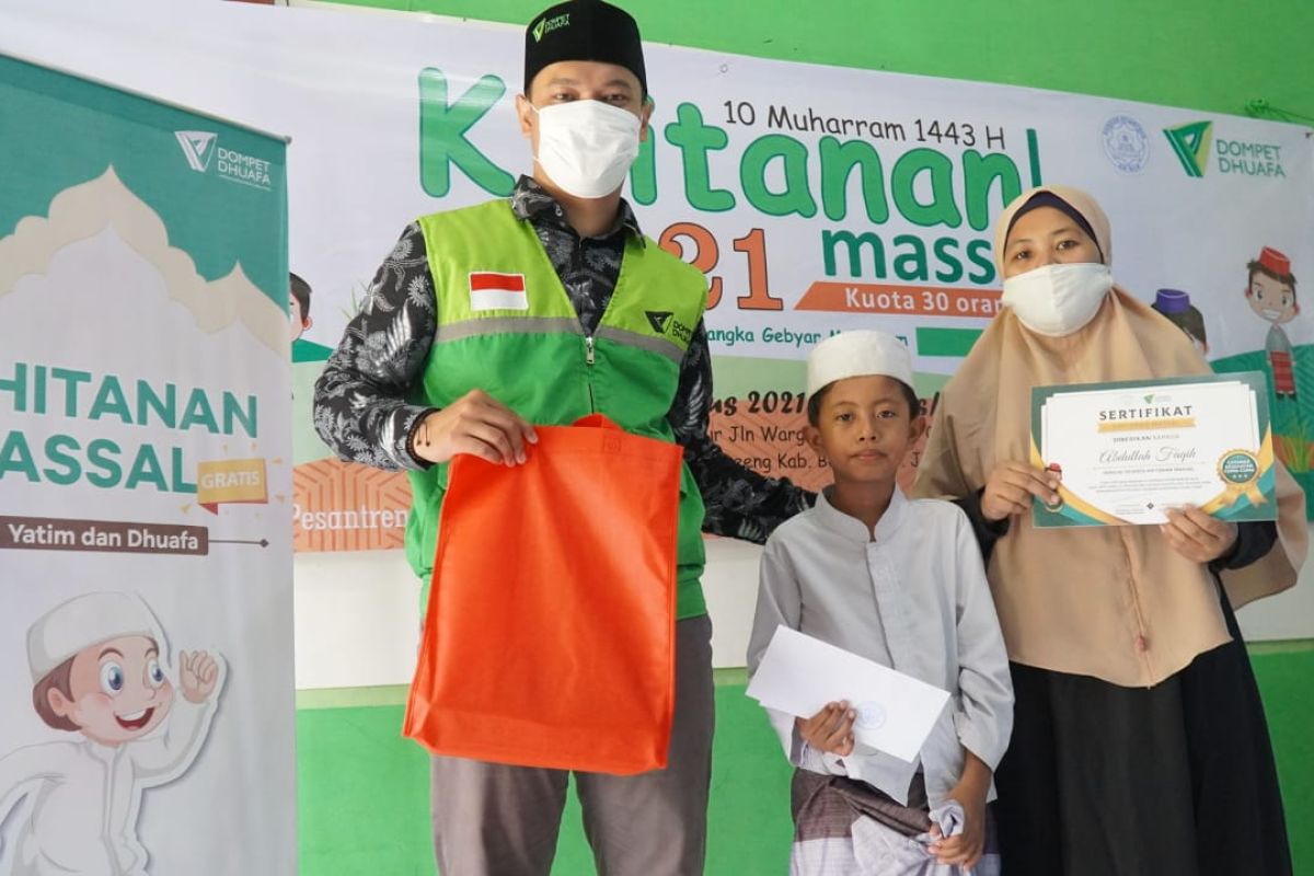 LKC-Dompet Dhuafa gelar khitanan massal bagi anak yatim di Bogor