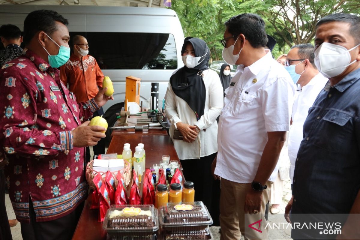Pemilik D`Energi Cafe tampung produk lokal hasil karya pelajar SMK di Aceh