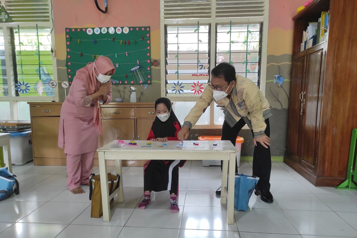 Wahdi tinjau simulasi pembelajaran tatap muka di SMPN 2 dan TK Pertiwi Metro