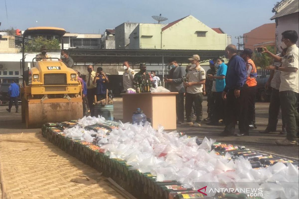 Pemkab Cianjur musnahkan ribuan botol miras-obat terlarang