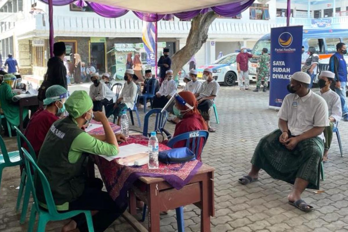 NasDem Jatim gelar vaksinasi khusus pondok pesantren di 10 daerah