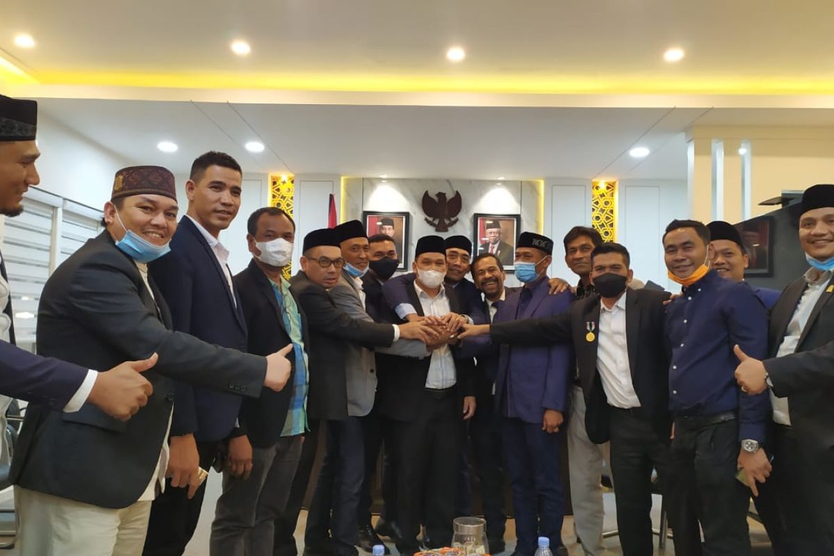 Adu jotos anggota DPR Aceh berakhir damai