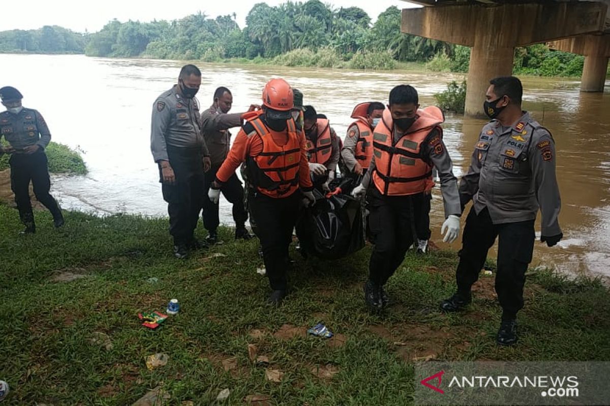 SAR temukan jasad pria yang melompat dari jembatan di Bungo