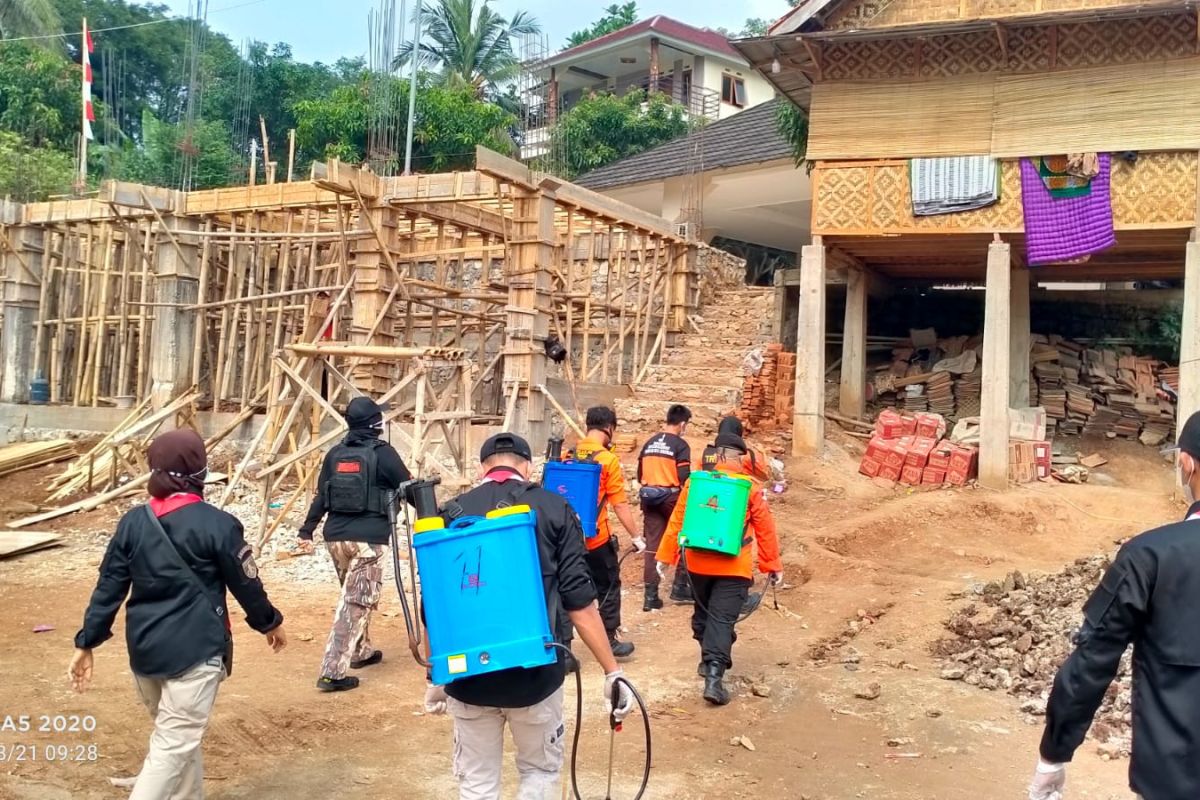 Pramuka Kwarda Banten gelar penyemprotan disinfektan di beberapa pesantren