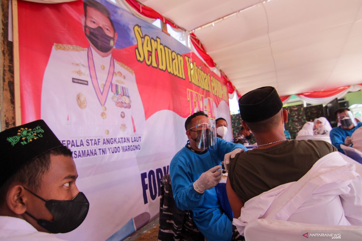 Serbuan vaksinasi TNI AL sasar 1.125 santri Situbondo