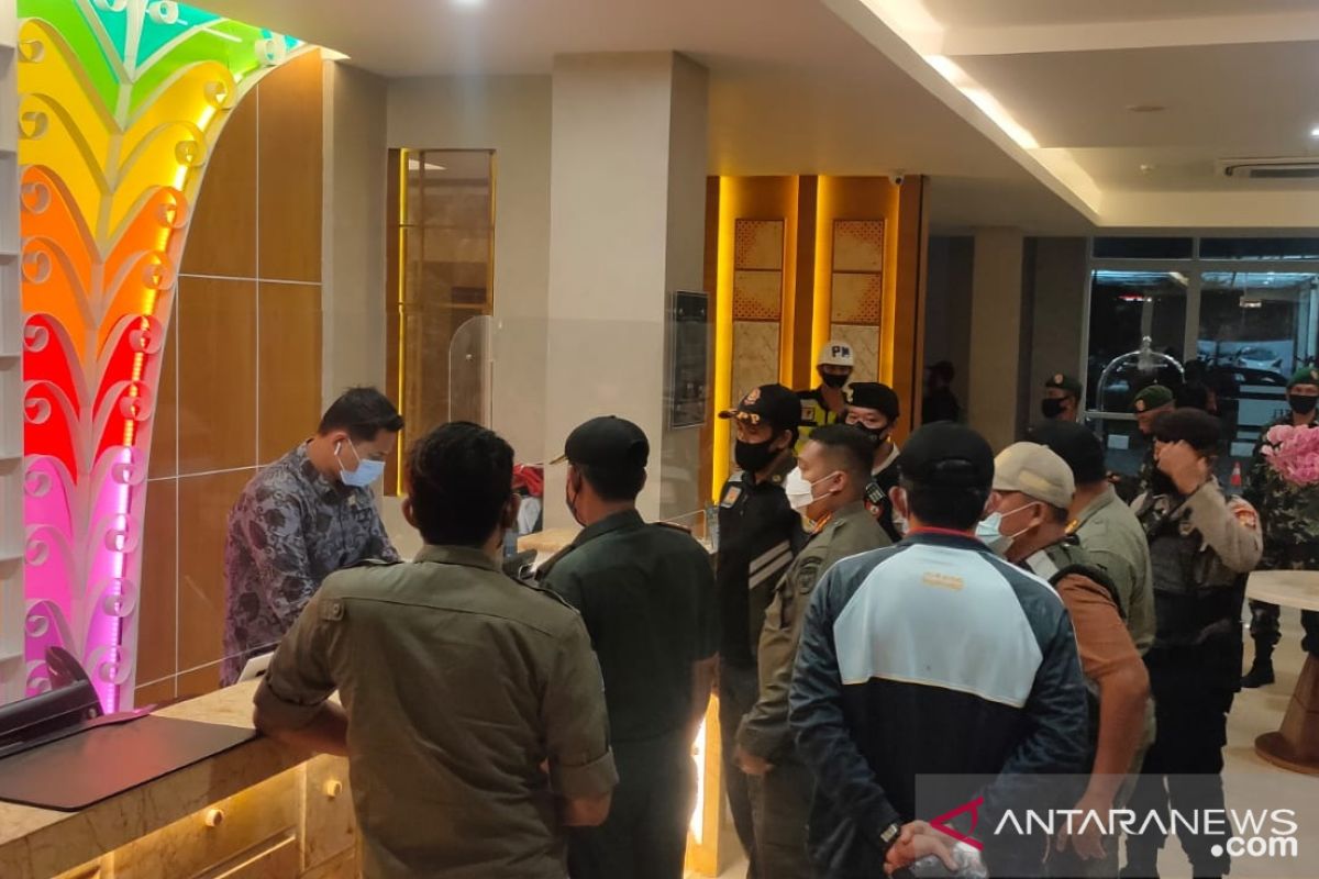 Suami kerja di Malaysia, istri ketangkap bersama mantan dalam hotel di Banda Aceh