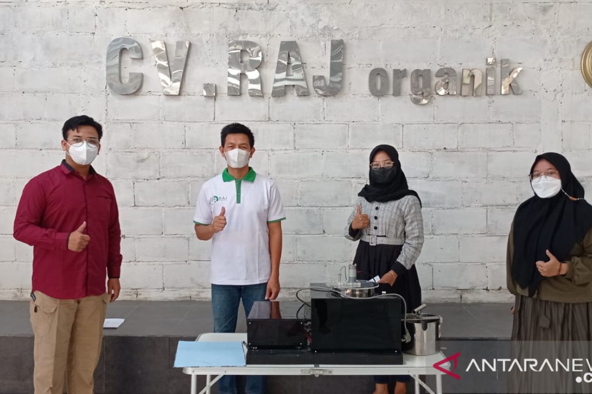 Mahasiswa UB Malang buat terobosan teknologi pembuatan minyak cacing