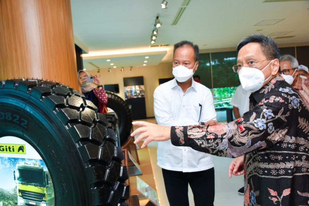 Minister inspects industry full operation trial in Tangerang