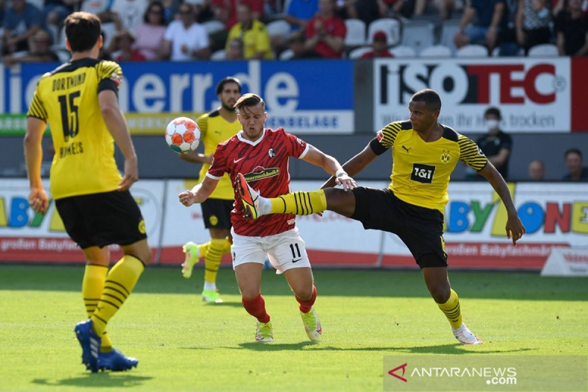 Manuel Akanji sesalkan dua kesalahan Dortmund saat dibekuk Freiburg