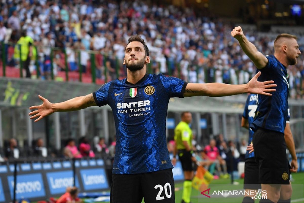 Debut gemilang Calhanoglu dan Dzeko bantu Inter menangi laga pembuka