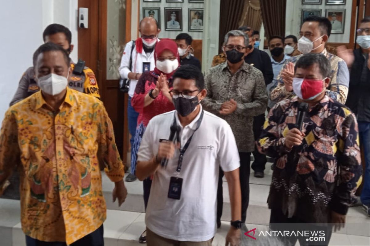 Sandiaga targetkan 80 persen pelaku parekraf sudah divaksin akhir 2021