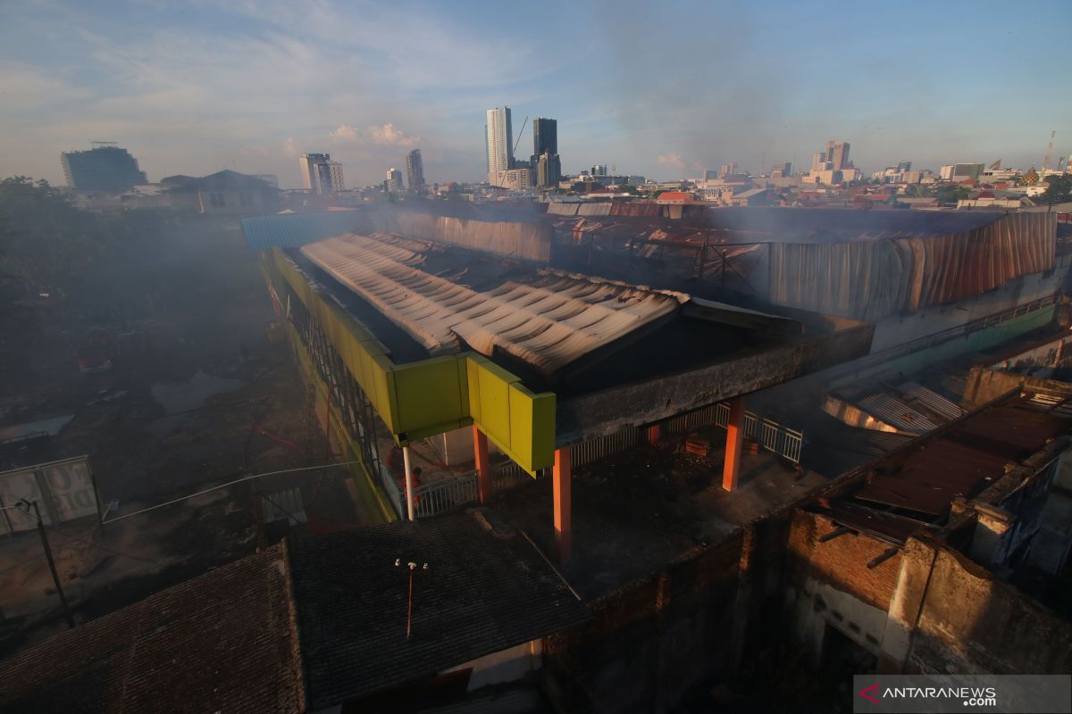 Pasar Baso Agam terbakar,  24 kios pedagang hangus terbakar