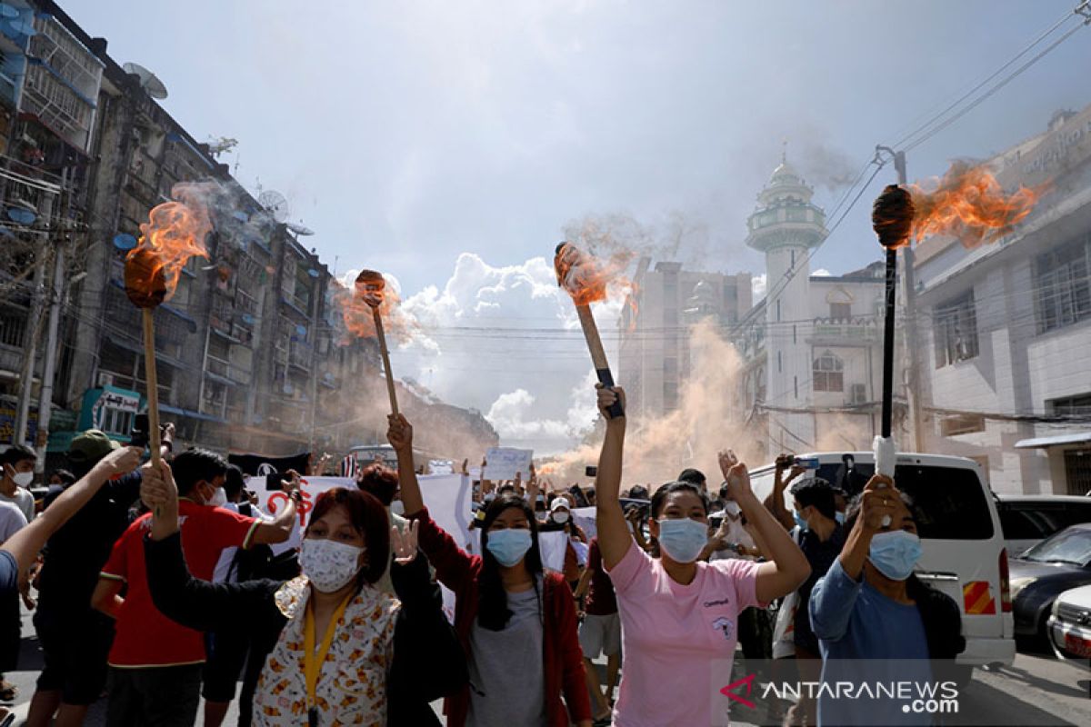 Pasukan keamanan Myanmar serang unjuk rasa di Yangon