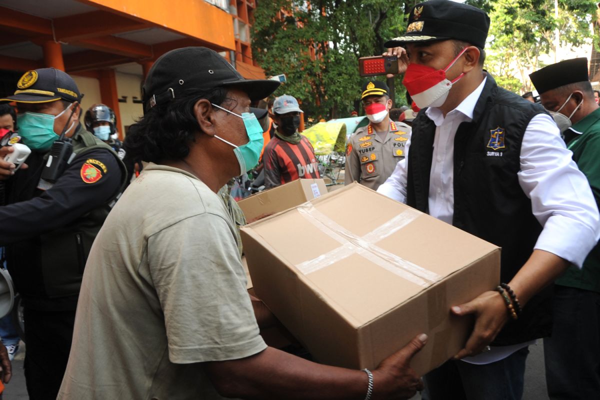 Wali Kota Surabaya bergerak serentak bagikan sembako ke warga terdampak COVID-19