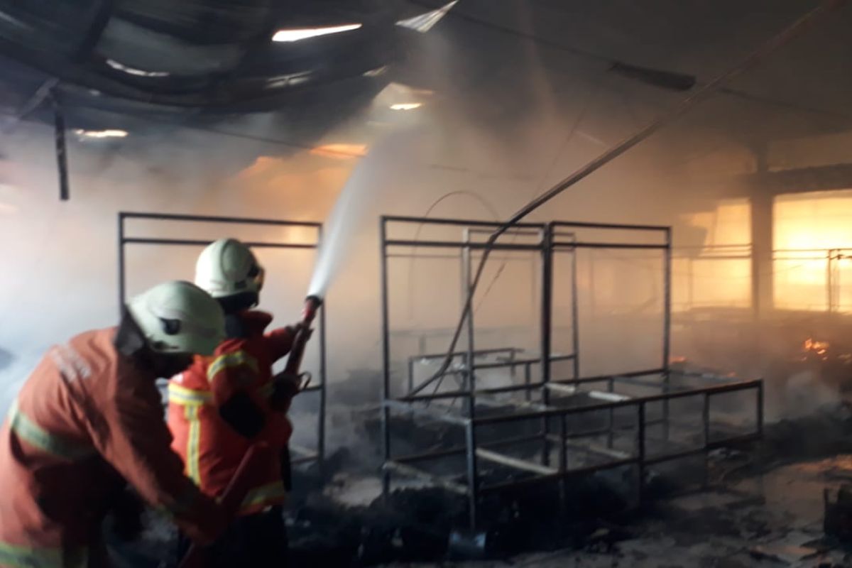 Pasar Kembang di Kota Surabaya terbakar