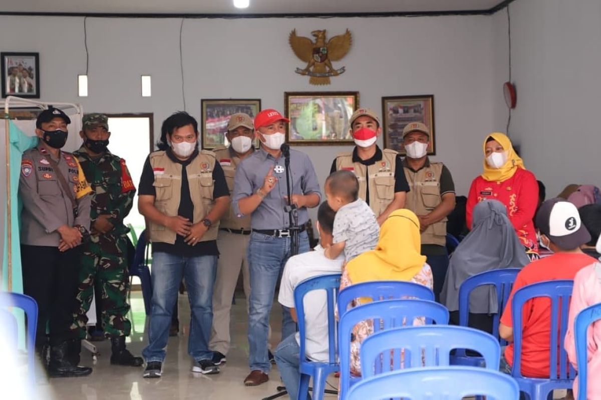 Bupati Lampung Barat tinjau pelaksanaan vaksinasi di rumah Ketua DPRD