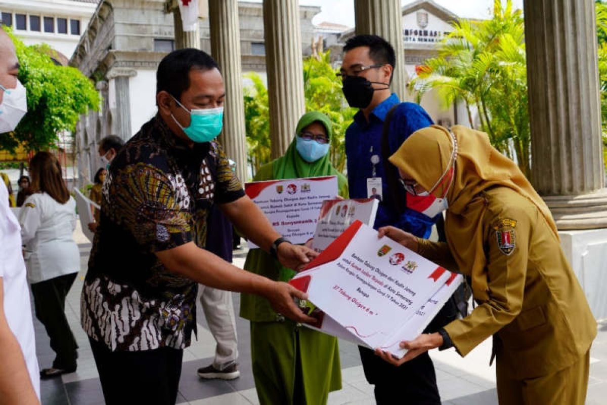 Semarang salurkan 400 tabung oksigen bantuan pengusaha