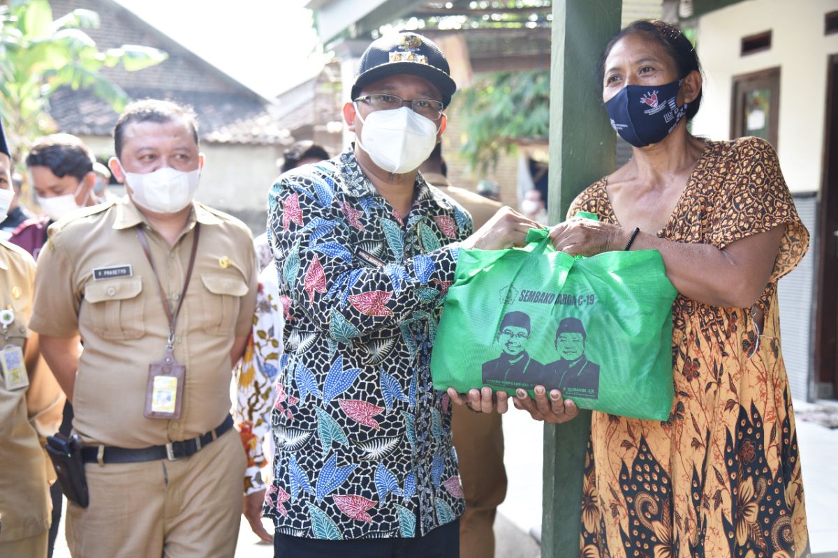 Pemkab Sidoarjo tambah 100 ribu paket bantuan sembako