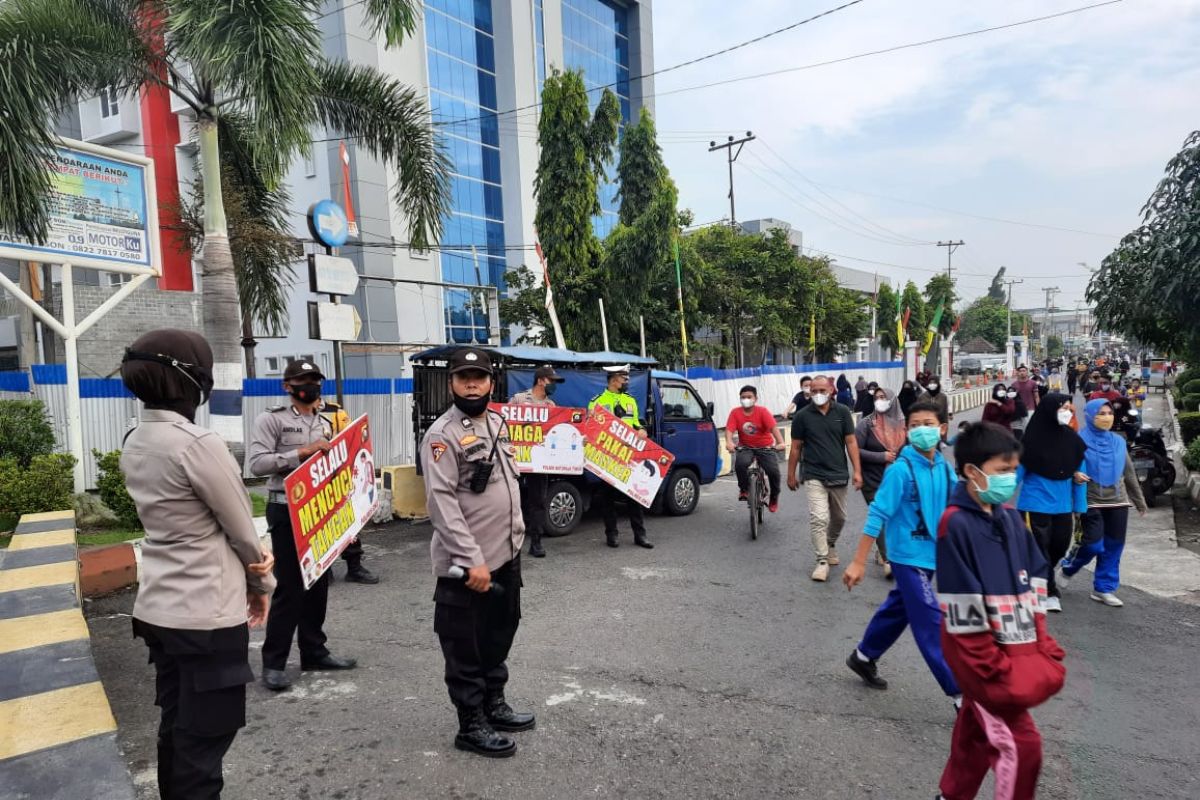 Polres OKU gelar operasi yustisi  serbu kampung zona merah COVID-19