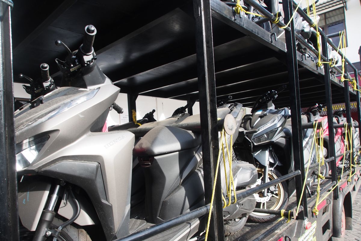 Puluhan sepeda motor disita dari tiga penadah di Jatim