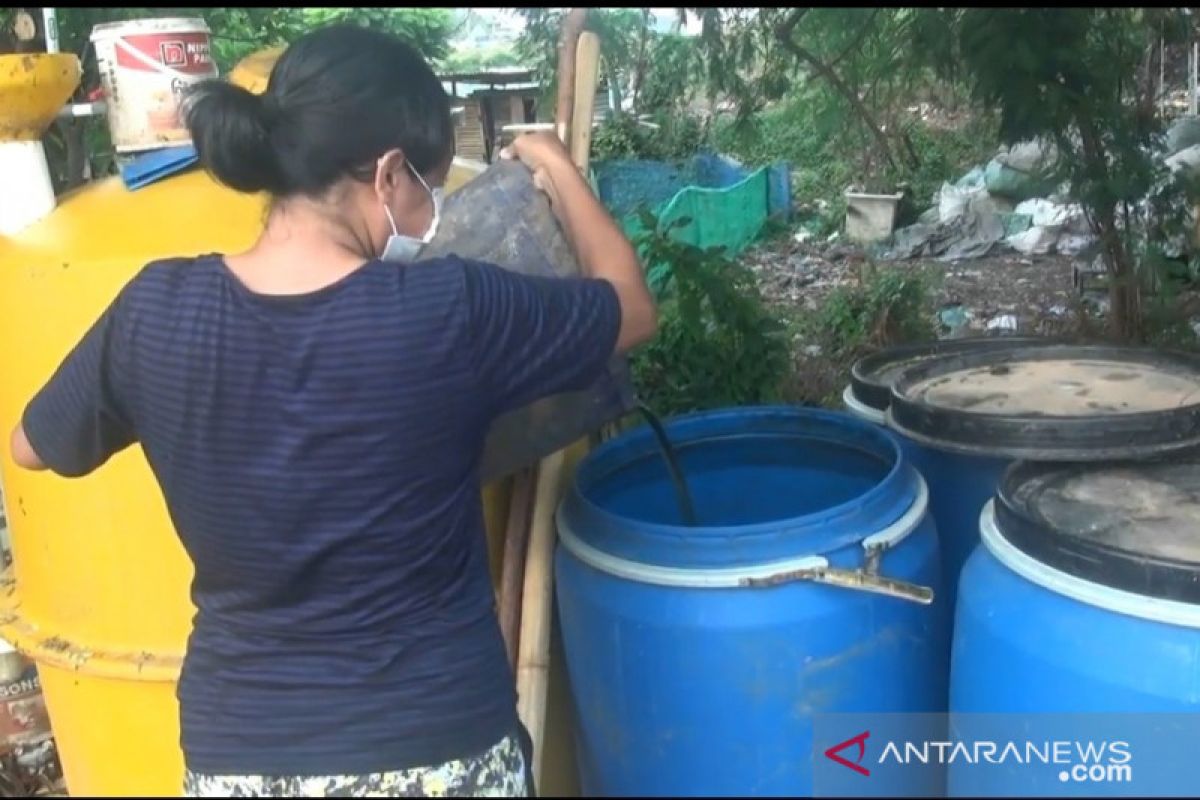 Warga Kampung Muka Ancol Jakarta tukar sampah perkilogram dengan uang Rp3.000