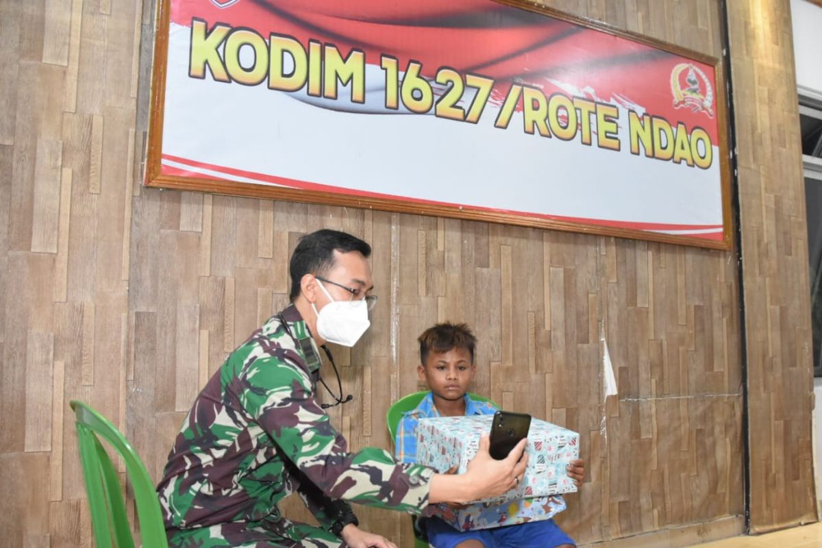 Dua prajurit TNI yang aniaya bocah SD di Rote Ndao sudah ditahan, biadab