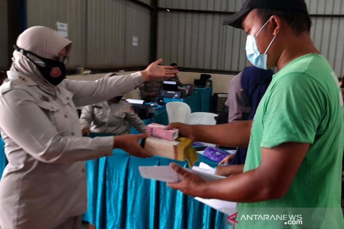 Perum Bulog bagikan beras Fortivit bagi peserta vaksin di Banjarnegara