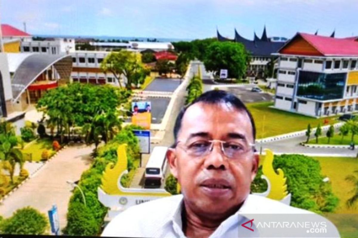 Rektor UNP lepas 8 Mahasiswa Program IISMA ke luar negeri