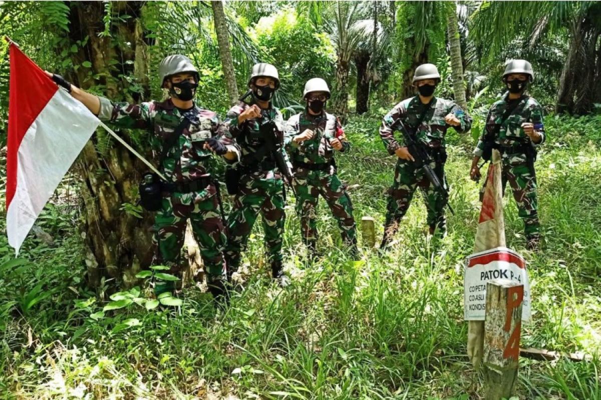 Prajurit Marinir patroli patok Perbatasan Indonesia-Malaysia di Sebatik