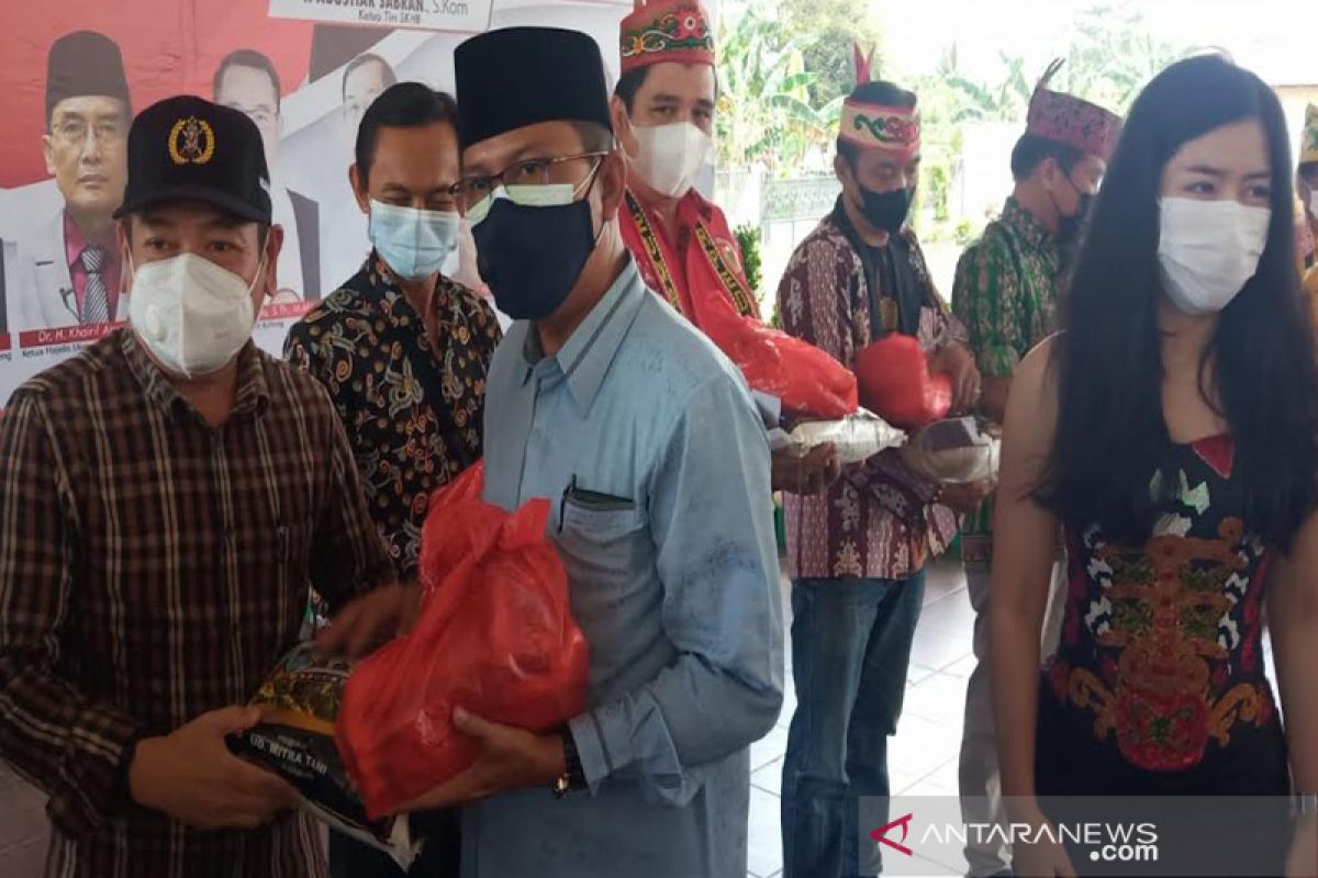 Tim Agustiar Sabran kembali bagikan sembako ke warga sedang isoman