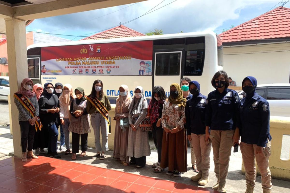 Polda Malut beri pelayanan jemput dan antar mahasiswa ikut vaksinasi, perangi corona