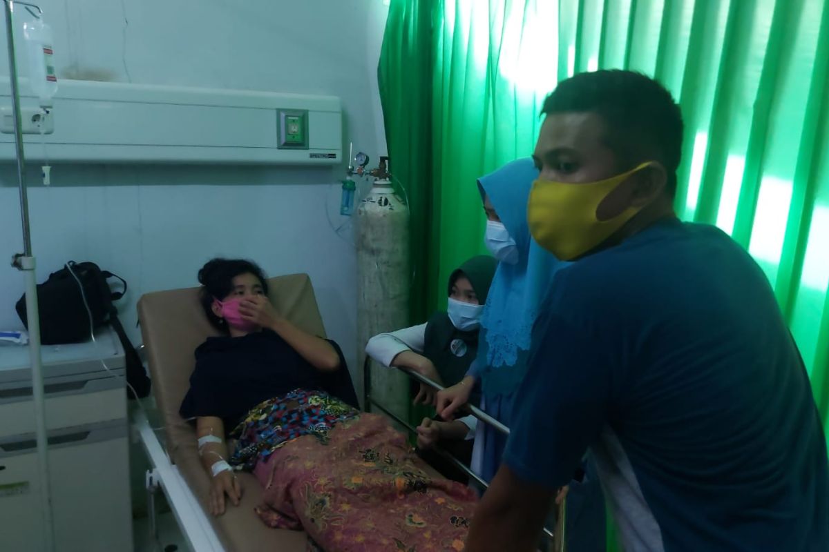 Diduga keracunan, puluhan warga Bengkulu Tengah dibawa ke RS dan satu orang meninggal dunia