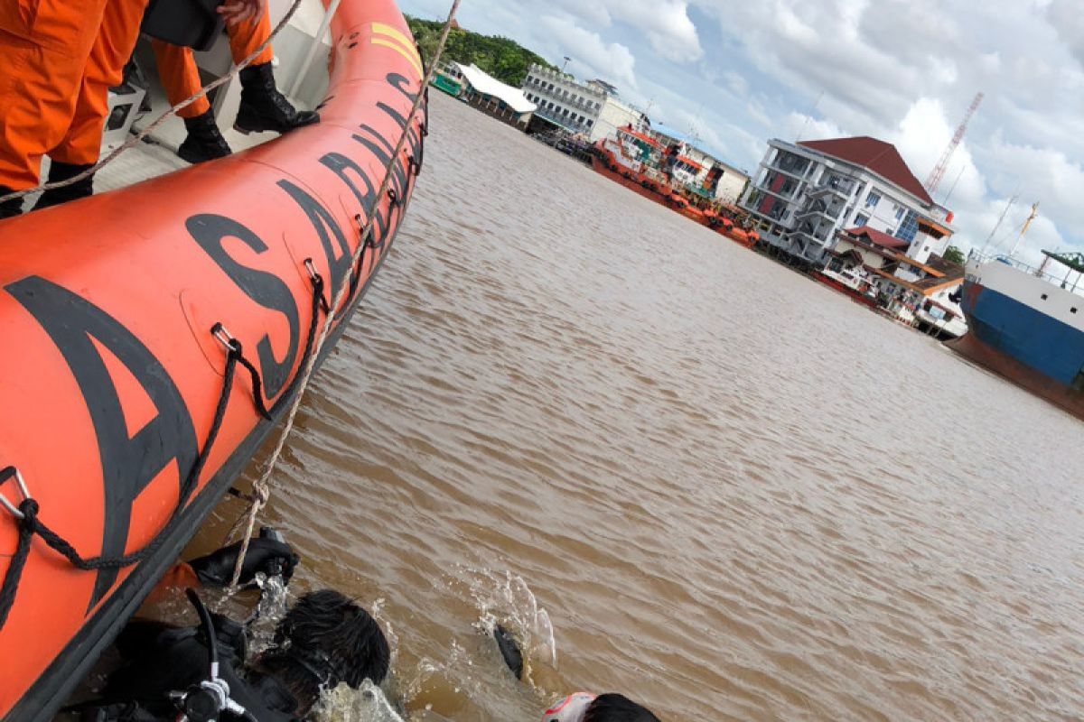 SAR Pontianak bantu pencarian seorang pemancing udang tenggelam