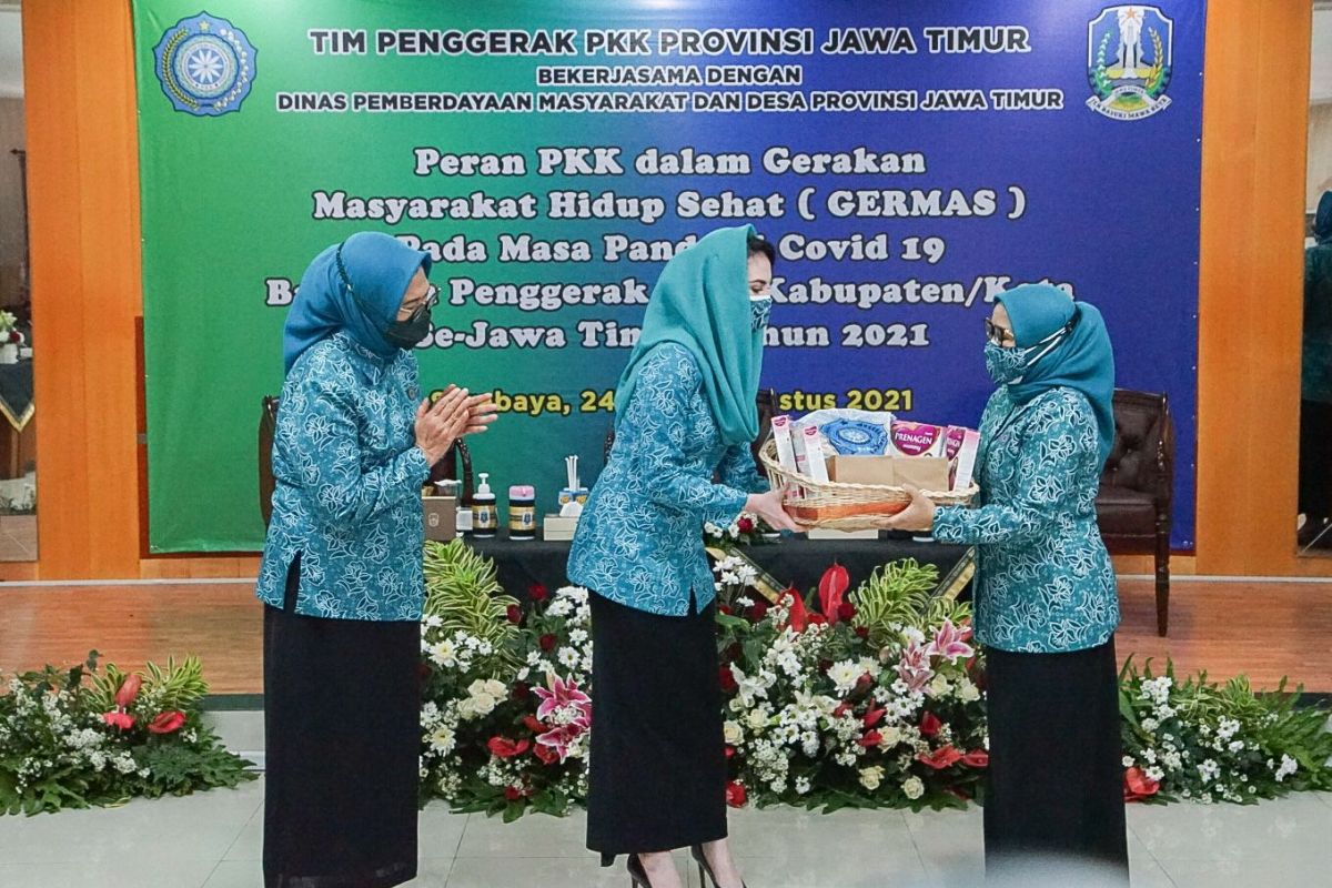 Ratusan sembako bantuan PKK Jatim  siap didistribusikan kepada ibu hamil di Surabaya