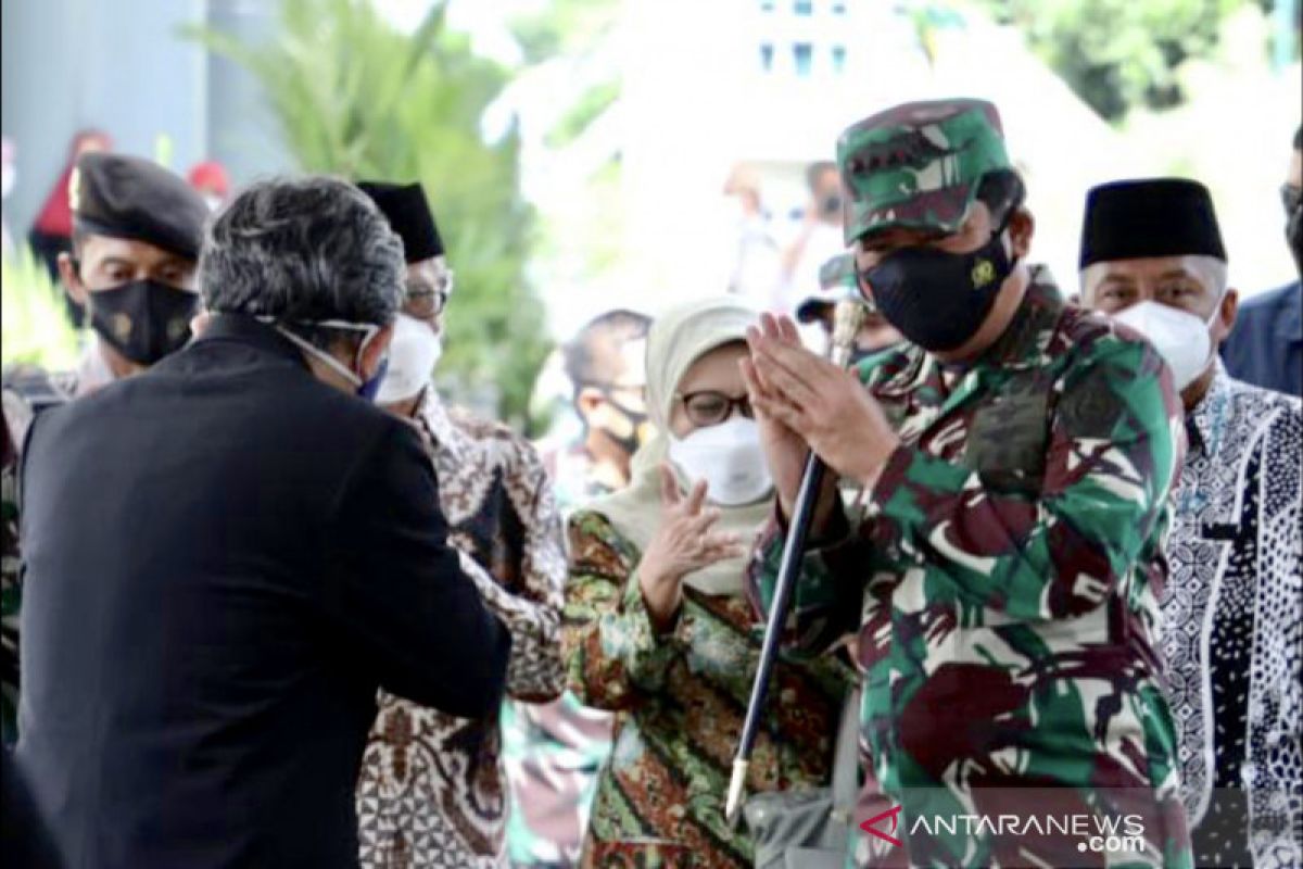 Panglima TNI mengajak masyarakat di Yogyakarta ikut vaksinasi COVID-19