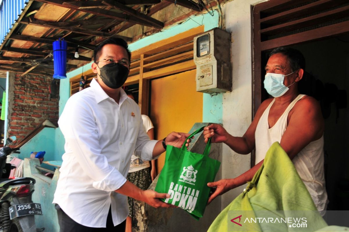 Kadin Surabaya bagi 1.500 paket bantuan kepada warga terdampak PPKM