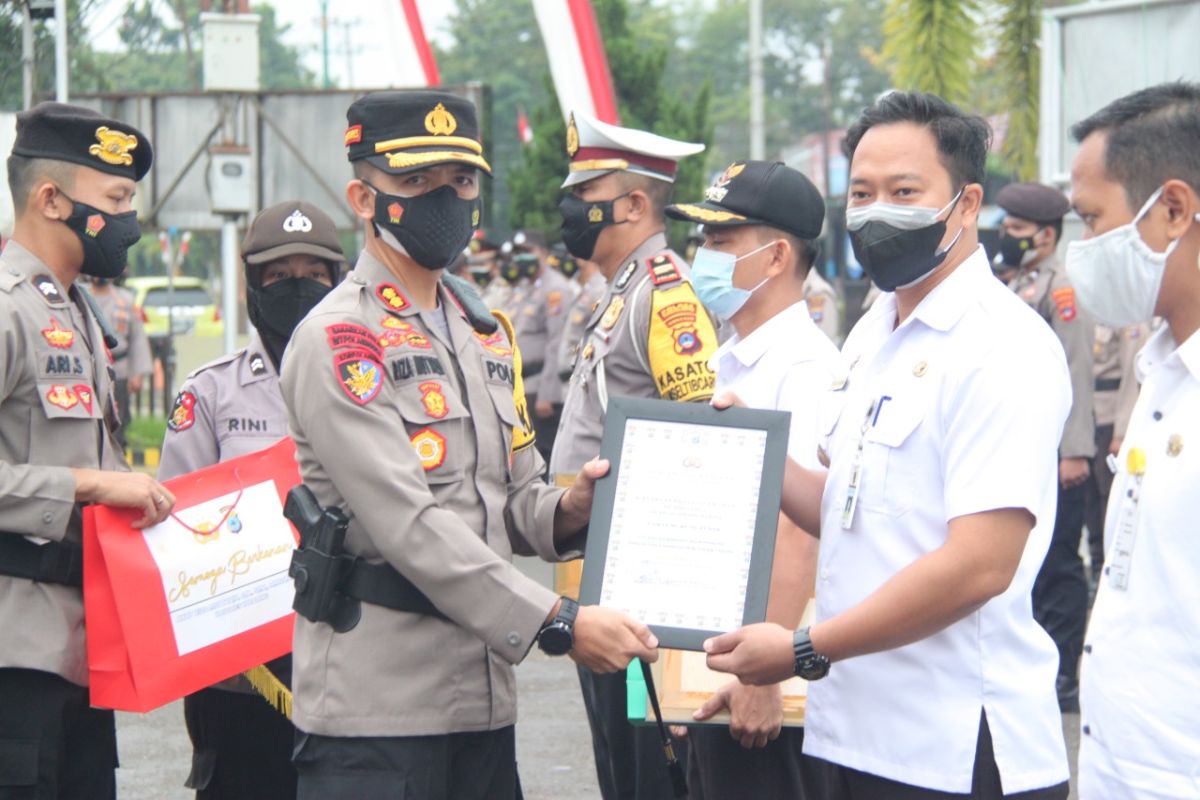 Personil pengawalan jenazah COVID-19 terima penghargaan