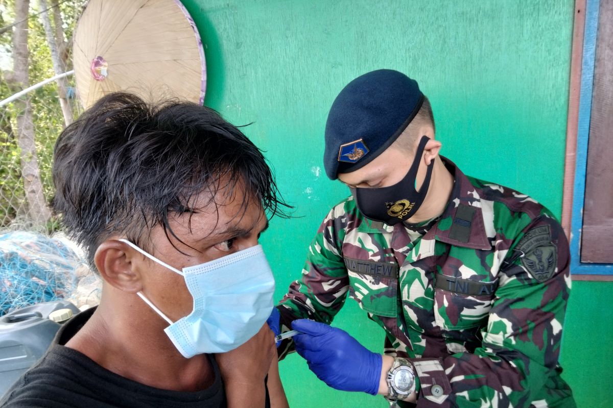 Kodim Tarakan Lakukan Serbuan Vaksin Untuk Masyarakat di Pulau Sadau