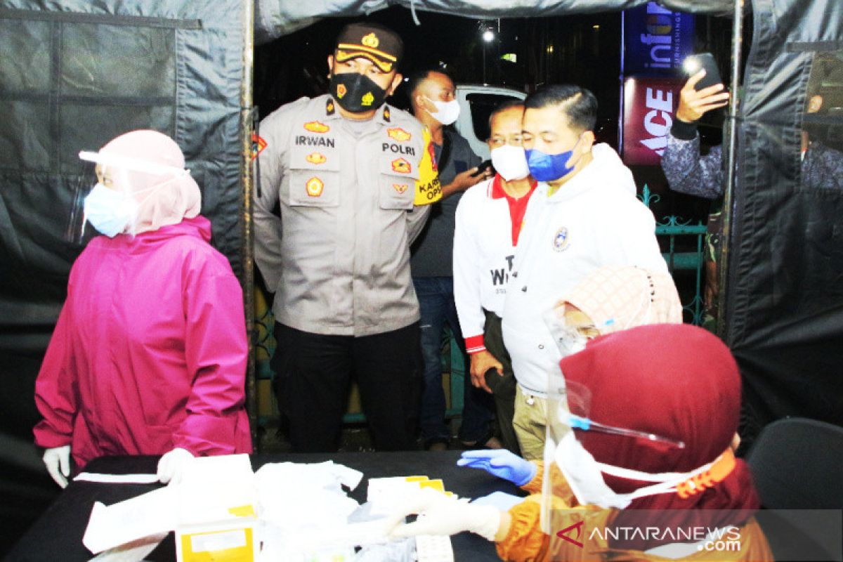 Kepolisian lakukan test antigen di pintu masuk kota Banjarmasin